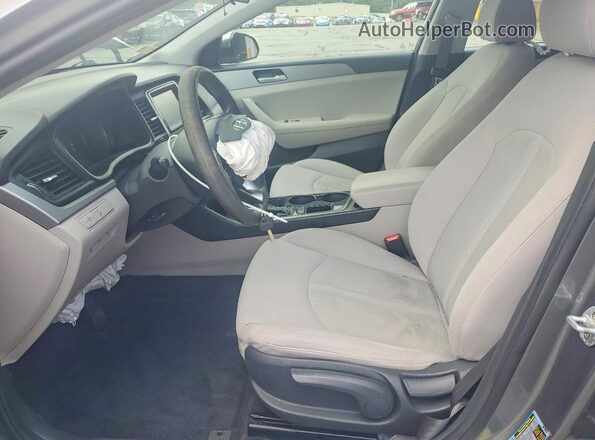 5NPE24AF5JH674000 2018 HYUNDAI SONATA Gray Widok wnętrza z przodu