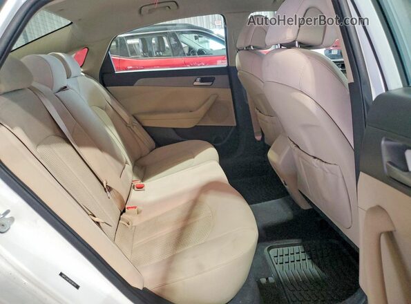 5NPE24AF6GH381411 2016 HYUNDAI SONATA White Rear seats view
