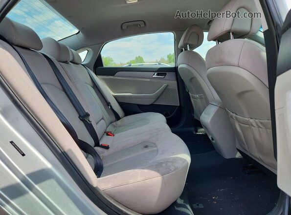 5NPE24AF6HH461678 2017 HYUNDAI SONATA Silver Vista de los asientos traseros