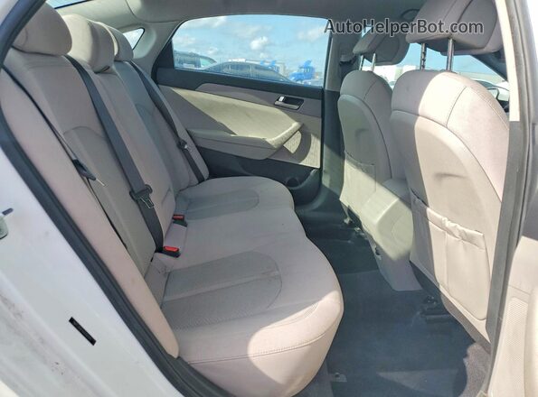 5NPE24AF6HH481011 2017 HYUNDAI SONATA White Widok tylnych siedzeń