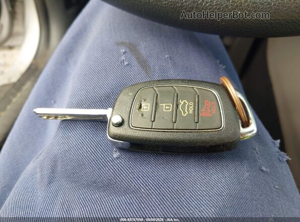 5NPE24AF6HH504108 2017 HYUNDAI SONATA Silver Vista del salpicadero