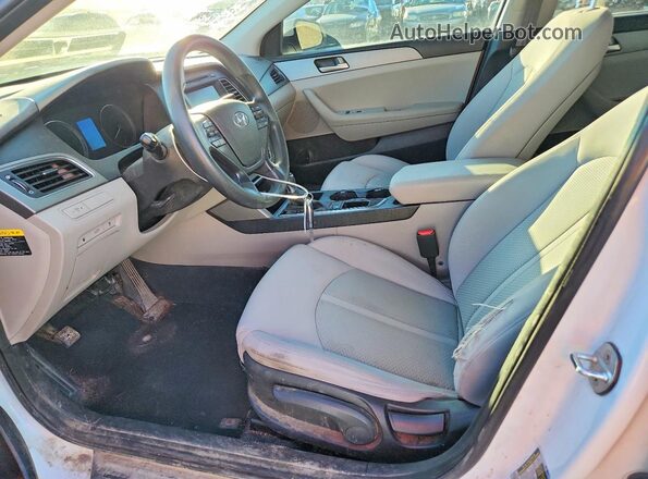 5NPE24AF6HH505081 2017 HYUNDAI SONATA White Front interior view