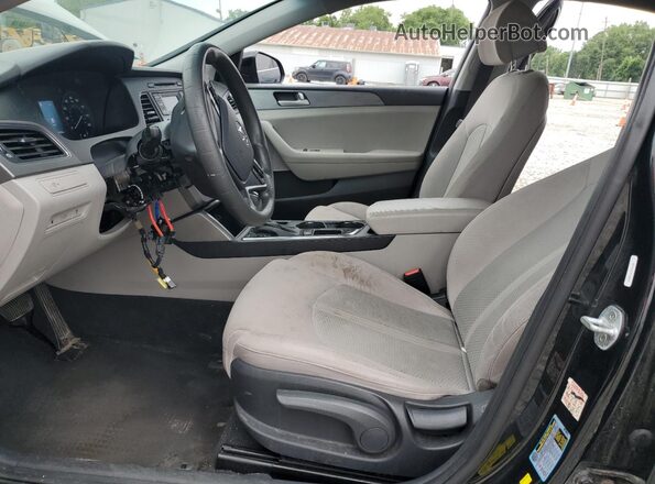 5NPE24AF6HH513536 2017 HYUNDAI SONATA Черный Вид салона спереди