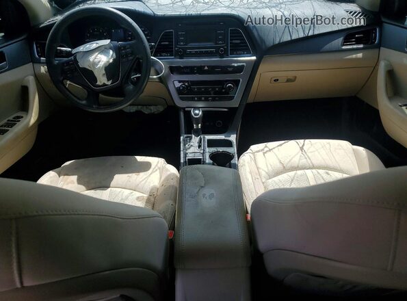 5NPE24AF6HH519563 2017 HYUNDAI SONATA Gray Widok deski rozdzielczej