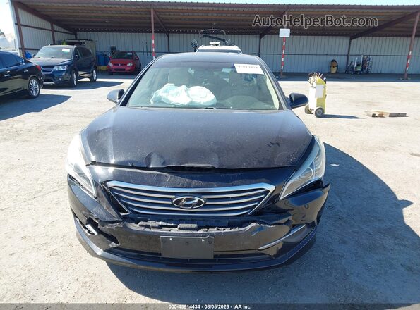 5NPE24AF6HH560310 2017 HYUNDAI SONATA Black Widok z przodu