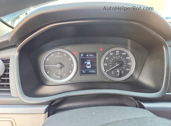 5NPE24AF6JH633052 2018 HYUNDAI SONATA Black Widok zestawu wskaźników