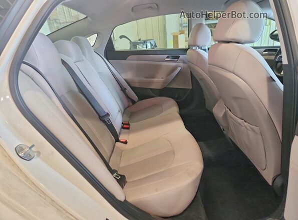 5NPE24AF6JH701124 2018 HYUNDAI SONATA White Widok tylnych siedzeń