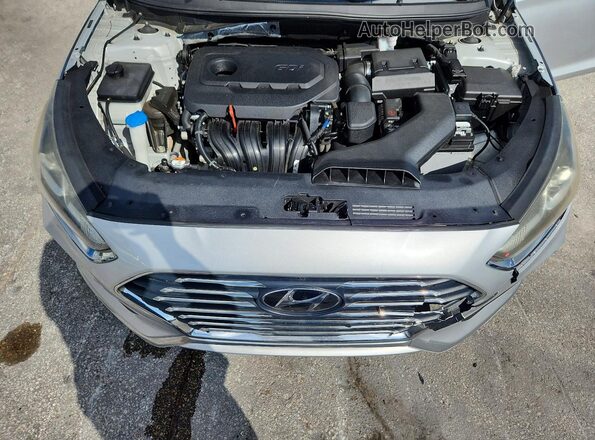 5NPE24AF6KH798102 2019 HYUNDAI SONATA Silver Vista interior trasera