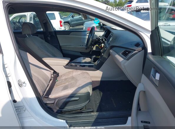 5NPE24AF7GH273248 2016 HYUNDAI SONATA White Вид салону спереду