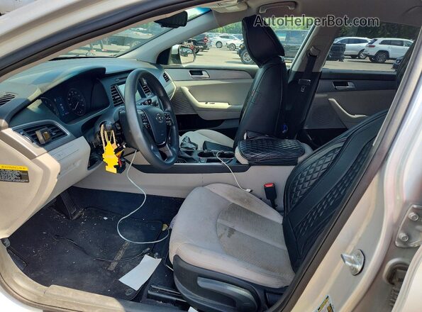 5NPE24AF7GH333934 2016 HYUNDAI SONATA Silver Front interior view