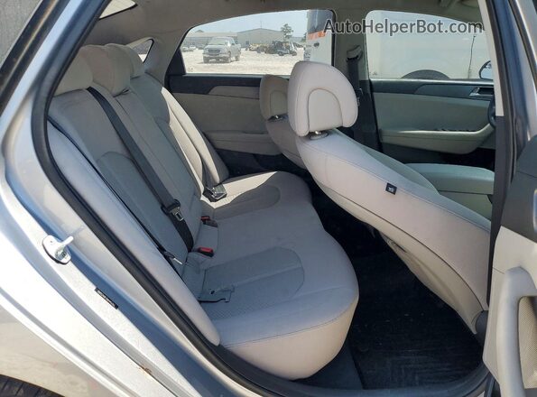 5NPE24AF7HH445392 2017 HYUNDAI SONATA Silver Հետևի նստատեղերի տեսք