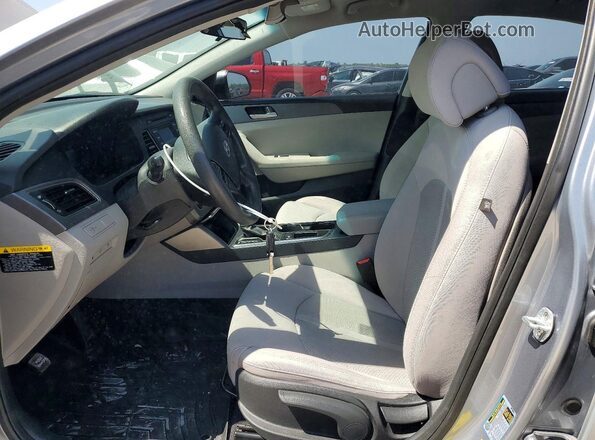 5NPE24AF7HH445392 2017 HYUNDAI SONATA Silver Սալոնի դիմացի տեսք