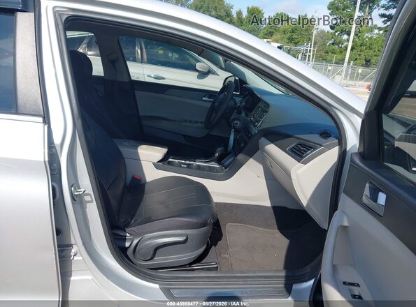 5NPE24AF7HH462161 2017 HYUNDAI SONATA Silver წინა სალონის ხედი
