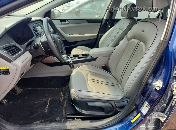 5NPE24AF7HH581473 2017 HYUNDAI SONATA Blue Vista interior delantera