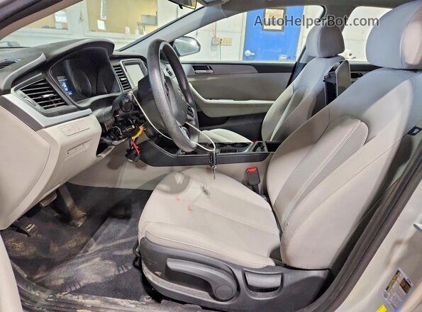 5NPE24AF7KH767697 2019 HYUNDAI SONATA Silver წინა სალონის ხედი