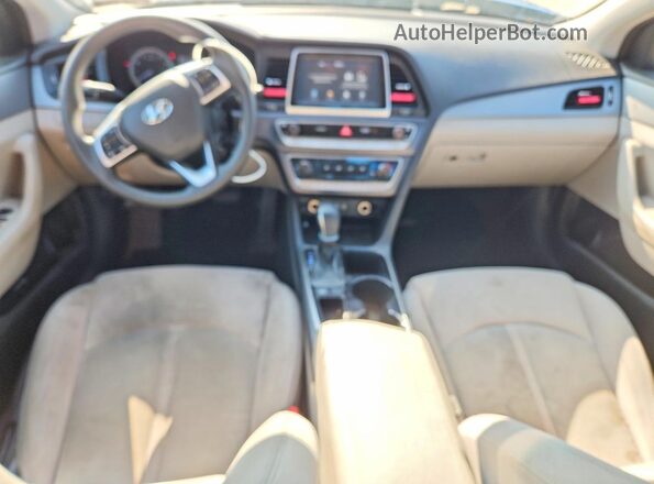 5NPE24AF7KH770101 2019 HYUNDAI SONATA Blue Widok deski rozdzielczej