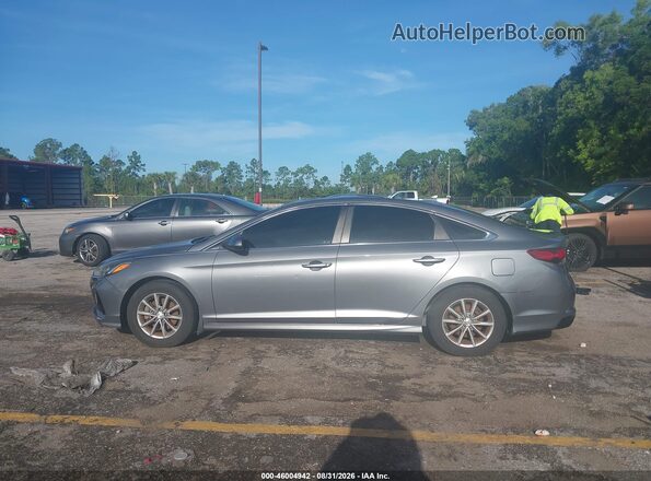 5NPE24AF7KH780062 2019 HYUNDAI SONATA Silver Вид задньої частини салону