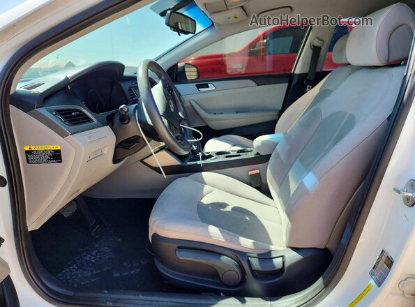 5NPE24AF8GH279107 2016 HYUNDAI SONATA White Widok wnętrza z przodu