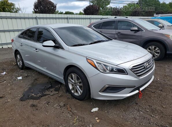 5NPE24AF8GH304135 2016 HYUNDAI SONATA Серебряный Вид салона спереди