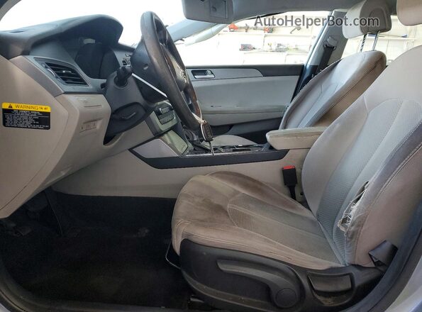 5NPE24AF8GH412710 2016 HYUNDAI SONATA Silver Widok wnętrza z przodu
