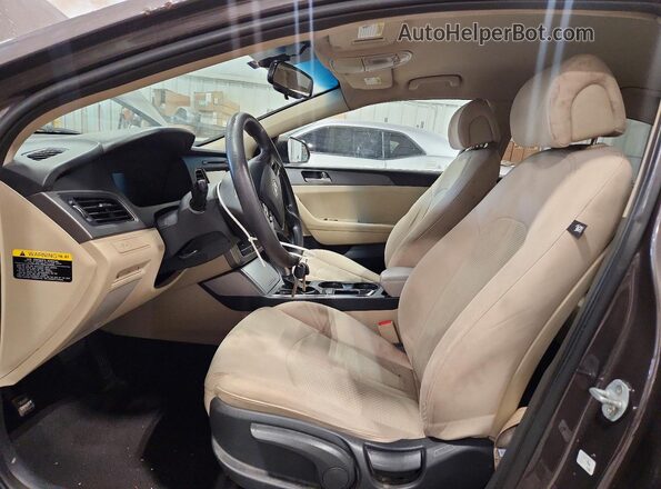 5NPE24AF8GH424274 2016 HYUNDAI SONATA Коричневый Вид салона спереди