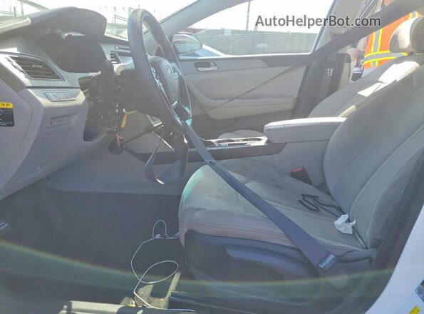 5NPE24AF8HH478823 2017 HYUNDAI SONATA White Սալոնի դիմացի տեսք