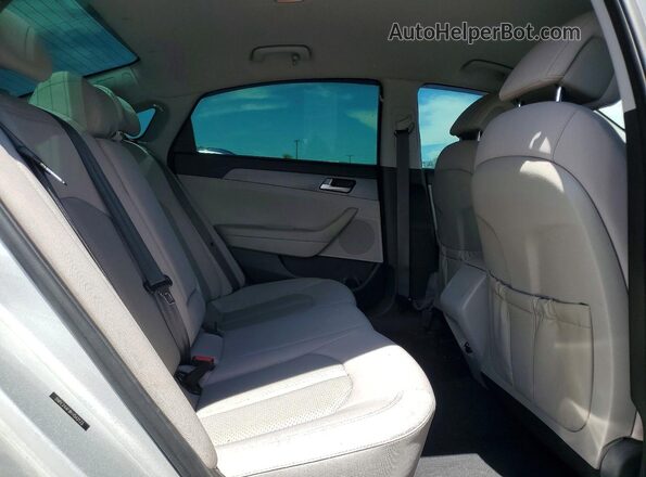 5NPE24AF8HH542133 2017 HYUNDAI SONATA Silver Vista de los asientos traseros