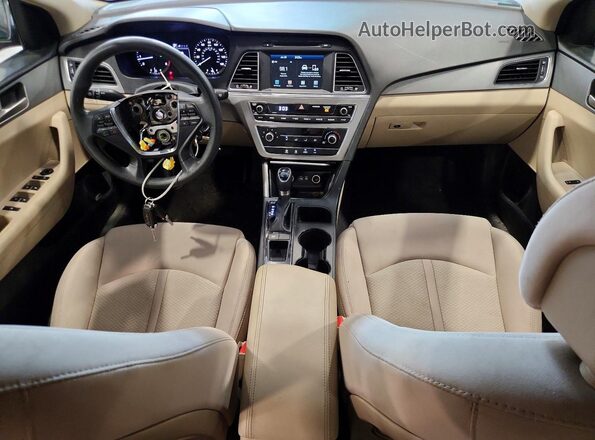 5NPE24AF8HH589274 2017 HYUNDAI SONATA Black Widok deski rozdzielczej