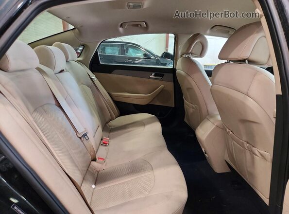 5NPE24AF8HH589274 2017 HYUNDAI SONATA Black Widok tylnych siedzeń