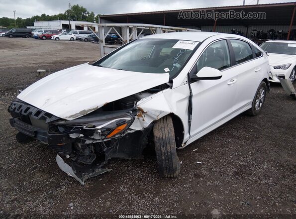 5NPE24AF8JH704851 2018 HYUNDAI SONATA Белый Передняя левая четверть