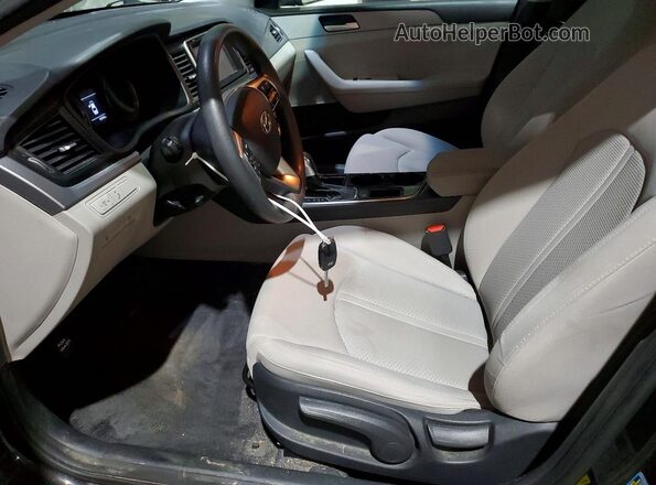 5NPE24AF8JH707300 2018 HYUNDAI SONATA Black Front interior view