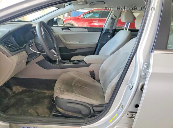 5NPE24AF8KH779843 2019 HYUNDAI SONATA Gray Widok wnętrza z przodu