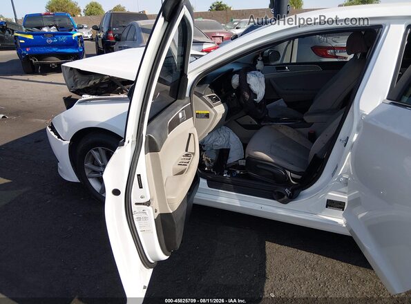 5NPE24AF9GH260209 2016 HYUNDAI SONATA White Front interior view