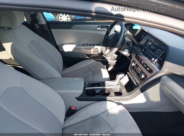 5NPE24AF9HH440758 2017 HYUNDAI SONATA Black Front interior view