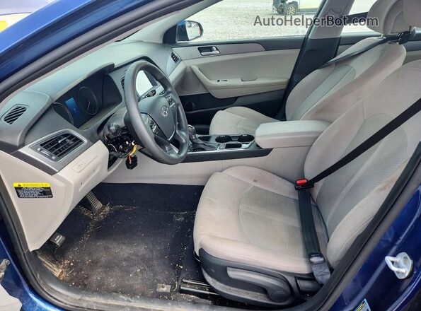 5NPE24AF9HH461416 2017 HYUNDAI SONATA Blue წინა სალონის ხედი