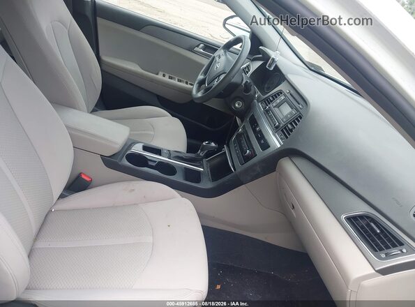 5NPE24AF9HH496909 2017 HYUNDAI SONATA White Vista interior delantera