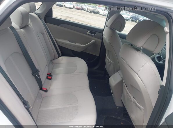 5NPE24AF9HH496909 2017 HYUNDAI SONATA White Vista de la etiqueta del VIN