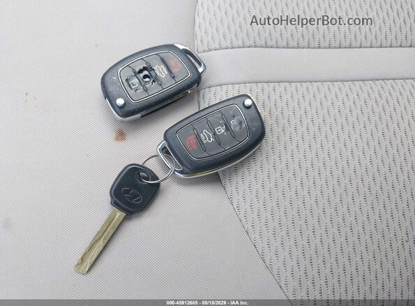 5NPE24AF9HH496909 2017 HYUNDAI SONATA White Vista del salpicadero