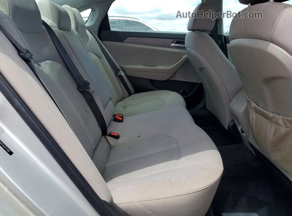 5NPE24AF9JH671066 2018 HYUNDAI SONATA Silver Вид задніх сидінь