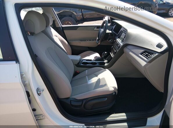 5NPE24AFXGH272207 2016 HYUNDAI SONATA White წინა სალონის ხედი
