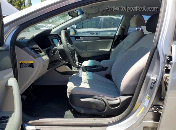 5NPE24AFXGH334348 2016 HYUNDAI SONATA Silver წინა სალონის ხედი