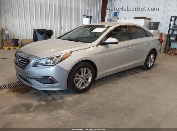 5NPE24AFXHH485496 2017 HYUNDAI SONATA Silver წინა მარცხენა ხედი სამი მეოთხედიდან