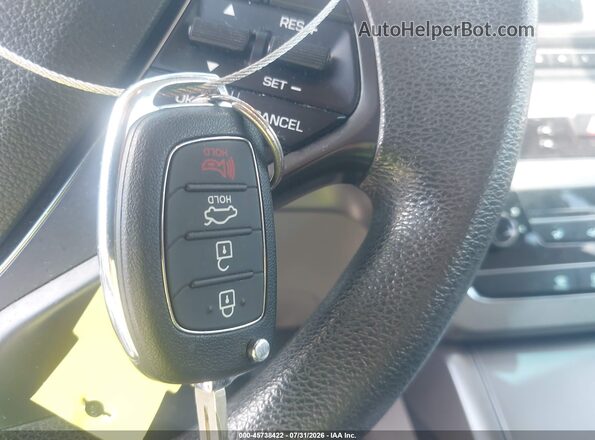 5NPE24AFXHH486454 2017 HYUNDAI SONATA Серебряный Вид панели приборов