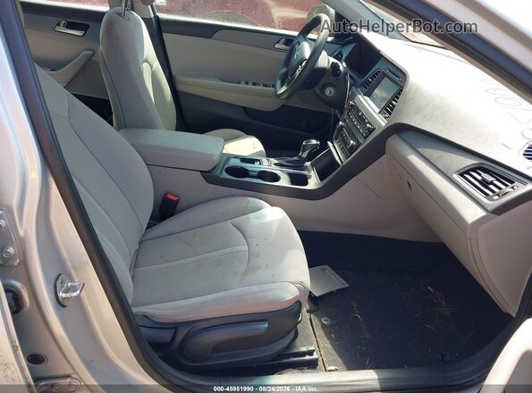 5NPE24AFXHH496238 2017 HYUNDAI SONATA Silver წინა სალონის ხედი