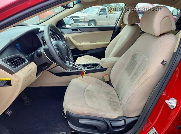 5NPE24AFXHH499558 2017 HYUNDAI SONATA Red Вид салону спереду