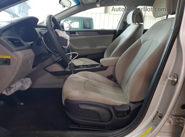 5NPE24AFXHH514530 2017 HYUNDAI SONATA Silver Widok wnętrza z przodu