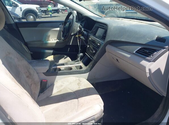 5NPE24AFXHH556132 2017 HYUNDAI SONATA White Սալոնի դիմացի տեսք