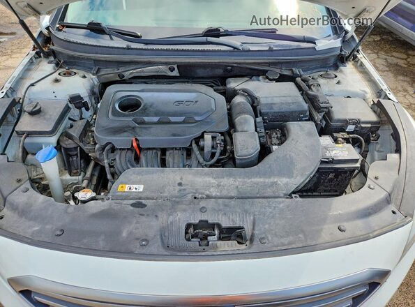 5NPE24AFXHH557989 2017 HYUNDAI SONATA White Widok wnętrza z tyłu