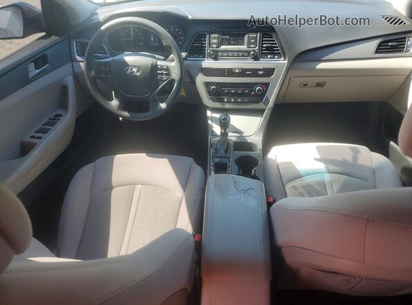5NPE24AFXHH589812 2017 HYUNDAI SONATA Silver Widok deski rozdzielczej