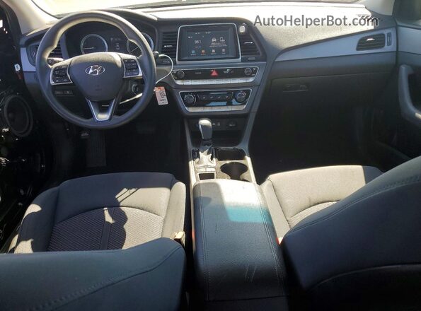 5NPE24AFXJH676549 2018 HYUNDAI SONATA Black Dashboard view
